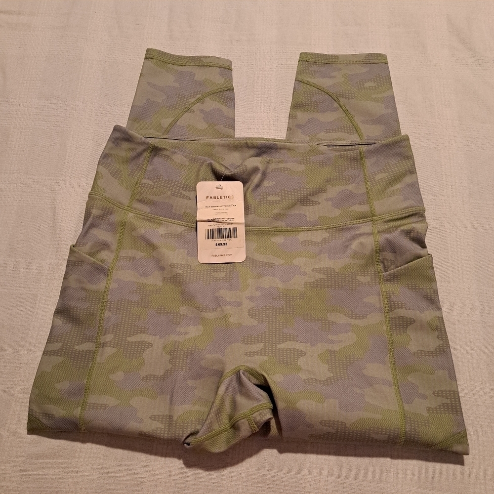 Fabletics women's size 1X or 16-18 high waisted motion365 7/8 green & gray, New